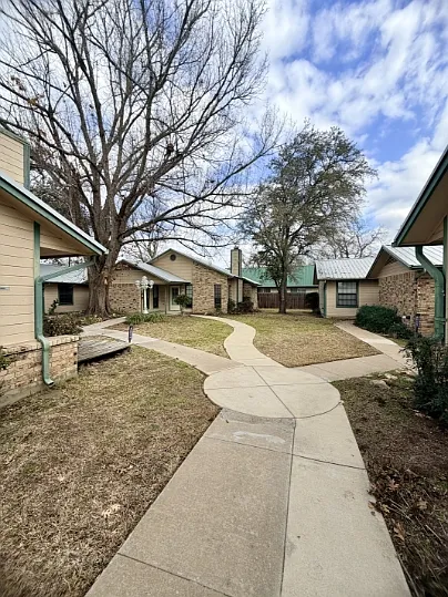 728 W San Antonio St #B — Photo 15