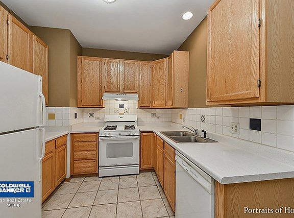 5th image of 301 Oxford Ct #301