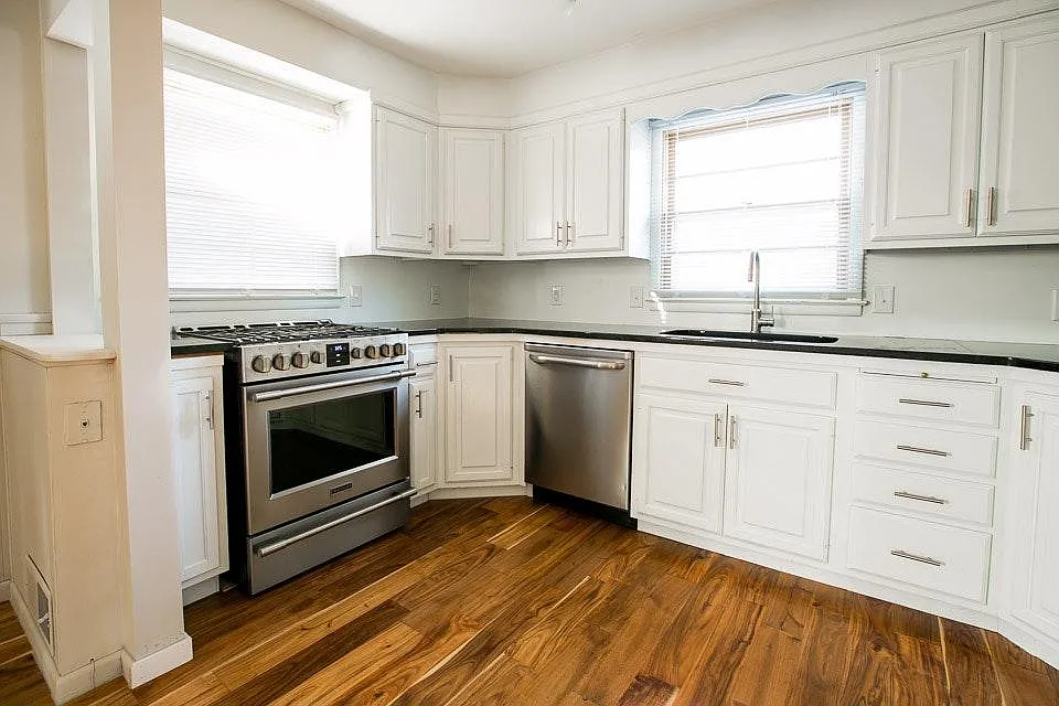 8515 California Street — Photo 2
