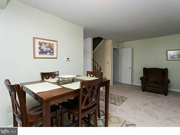 4th image of 260 Carlyn Ct