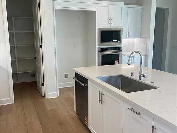 3rd image of 527 San Lorenzo Rd