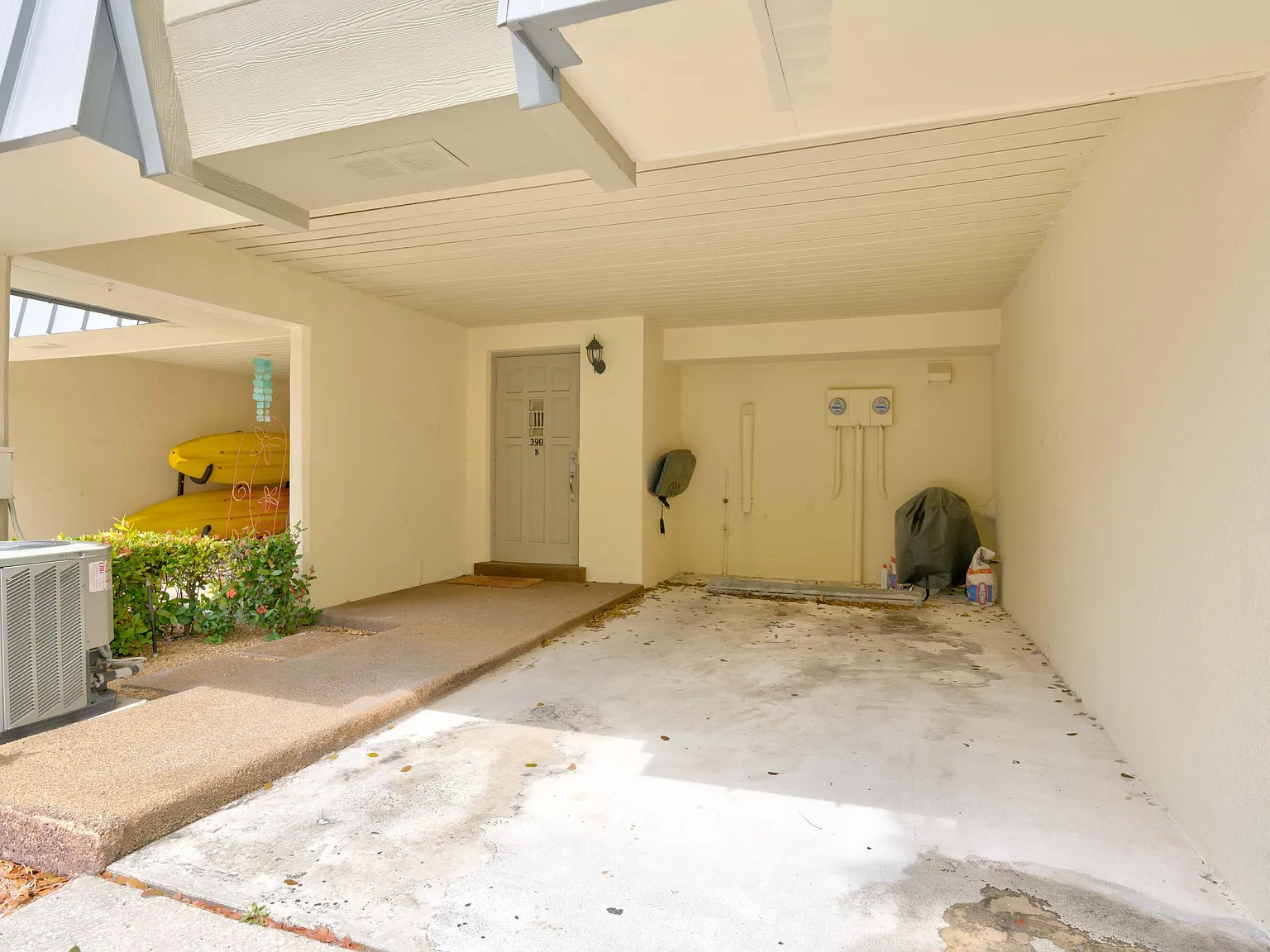 3 bed, 2.0 bath, 1624 sqft, $2,850 — Photo 3