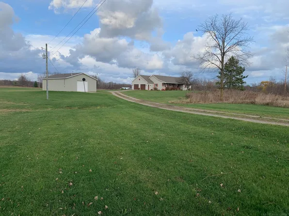 2665 E Moore Rd, Grant, MI 49327
