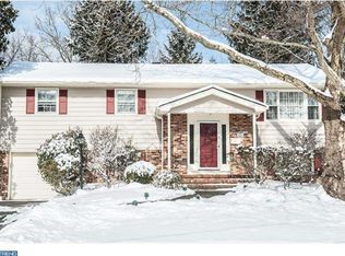 120 Meadow Dr, Hightstown, NJ 08520