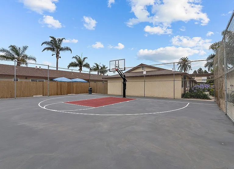 Huntington Garden Apartments — Photo 1