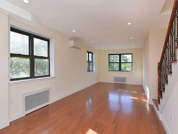 3rd image of 41-28 150th St Unit 3C