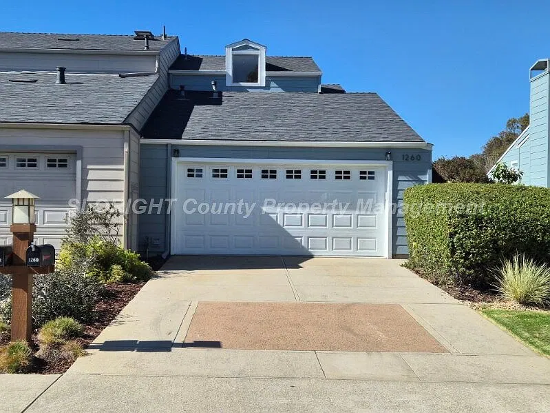 1260 Laguna Ln