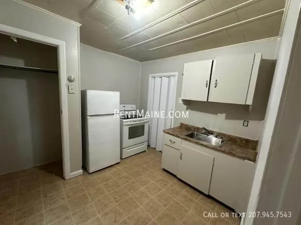 124 York St APT 5, Bangor, ME 04401