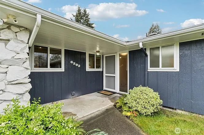 6202 84th St SW — Photo 2