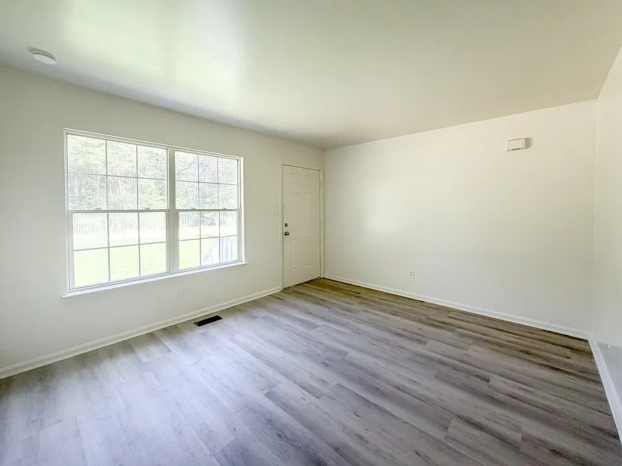 3 bed, 1200 sqft, $1,399 — Photo 2