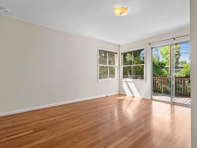 415 Bay Rd — Photo 17
