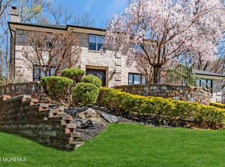 27 Emerald Dr, Morganville, NJ