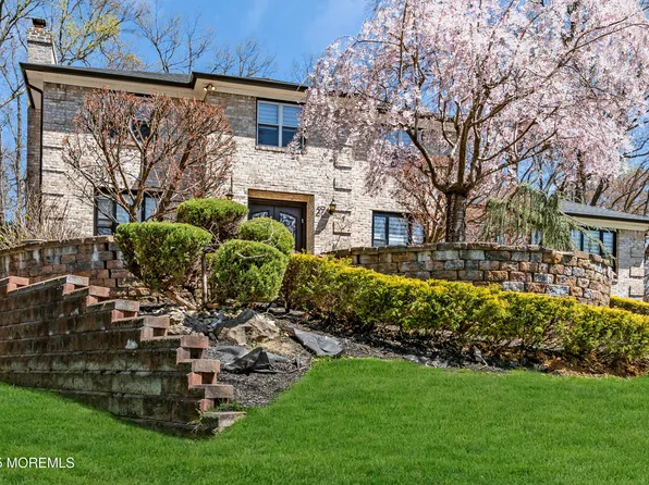 27 Emerald Drive, Morganville, NJ 07751