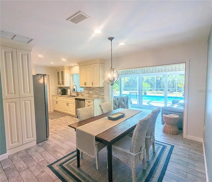2 bed, 2.0 bath, 1524 sqft, $6,800 — Photo 2