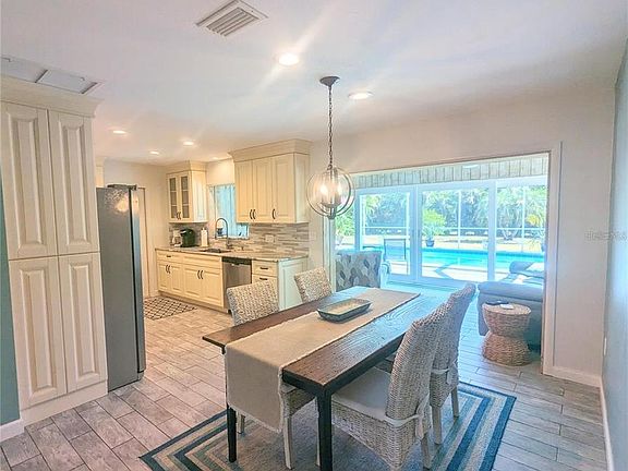 2nd image of 3070 Gulf Gate Dr