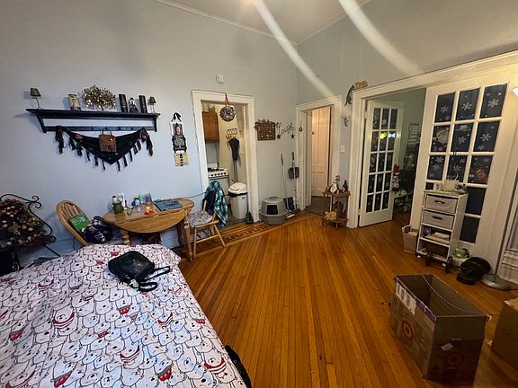 3rd image of 324 Hudson Ave APT 1R