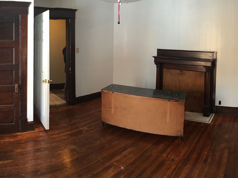 2nd image of 137 Washington Ave