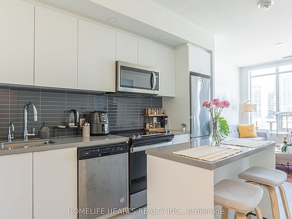 4th image of 8868 Yonge St #818
