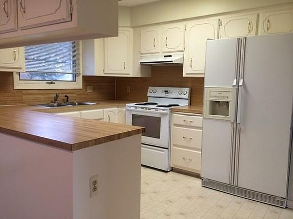 2nd image of 6325 N 108th Avenue Cir