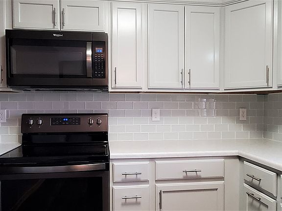 3rd image of 2105 Mulberry St