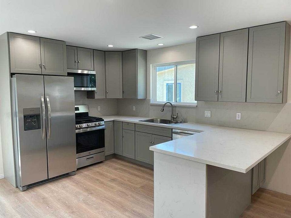 1st image of 16043 Bassett St #1/2