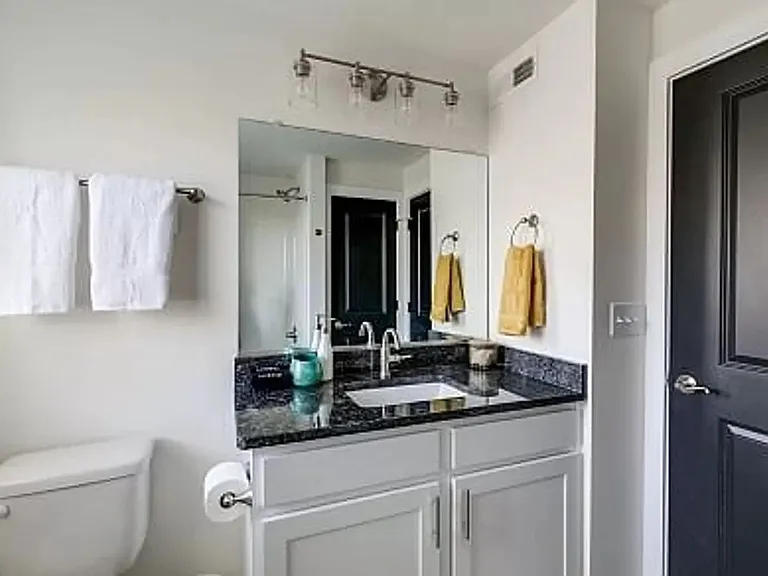 3005 E Franklin St #106 — Photo 19