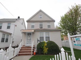 11302 203rd St, Saint Albans, NY 11412