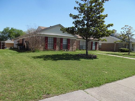3rd image of 2514 Meadow Ln