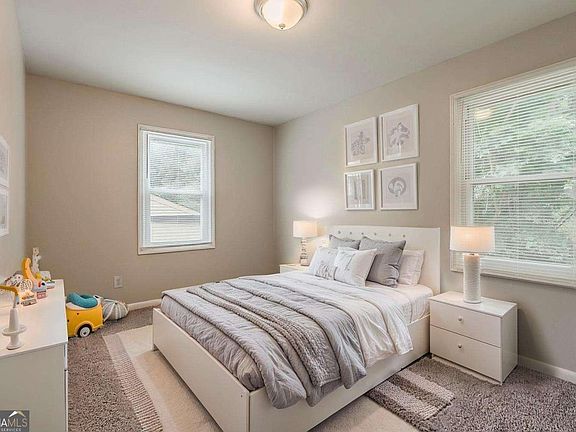 8th image of 3633 Bunker Hill Dr SW