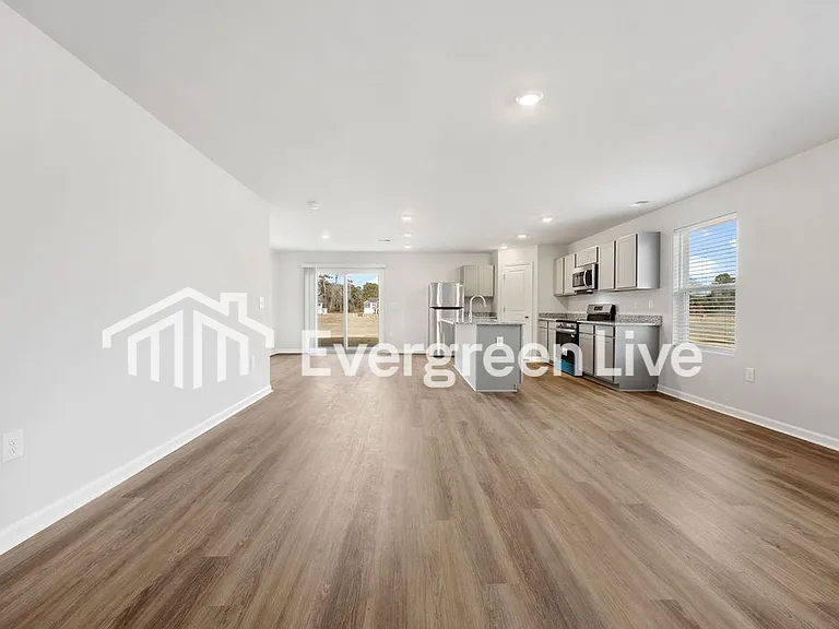 1005 Kinness Dr — Photo 10