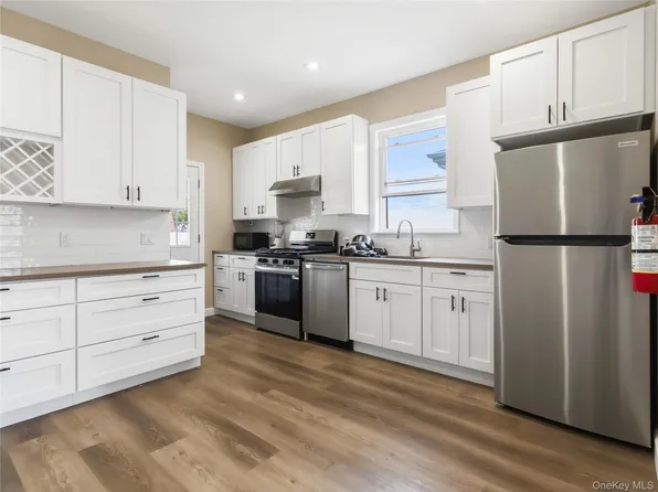 7813 58th Ave, Middle Village, NY 11379