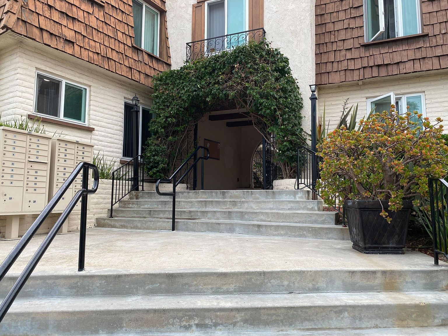 2551 Worden St APT 26, San Diego, CA 92110 | Zillow