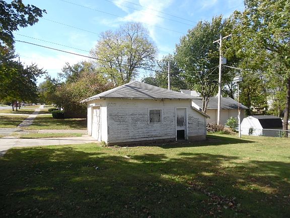 5th image of 301 S Park Blvd