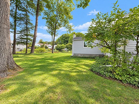 4th image of 129 Pine Knoll Rd