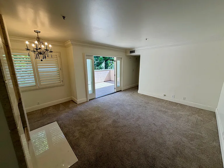 120 S Mentor Ave #304 — Photo 4