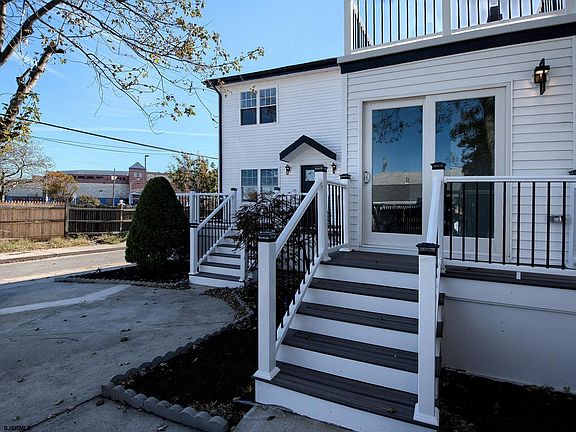 3rd image of 706 Augustine Rd
