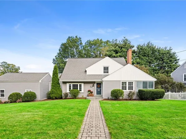 17 Sandhurst Drive, West Hartford, CT 06107