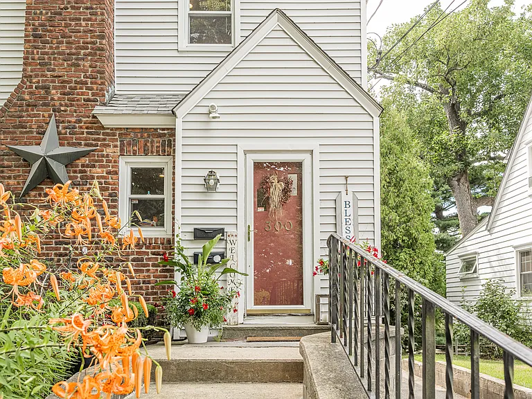 300 Hubbard Ave #2 — Photo 30