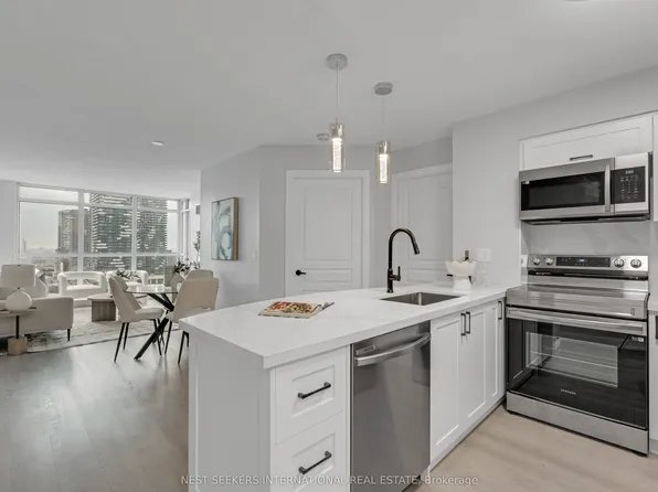 18 Yonge St #2507, Toronto, ON M5E 1Z8