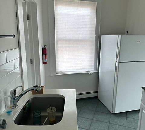 4th image of 647 Anderson Ave #G