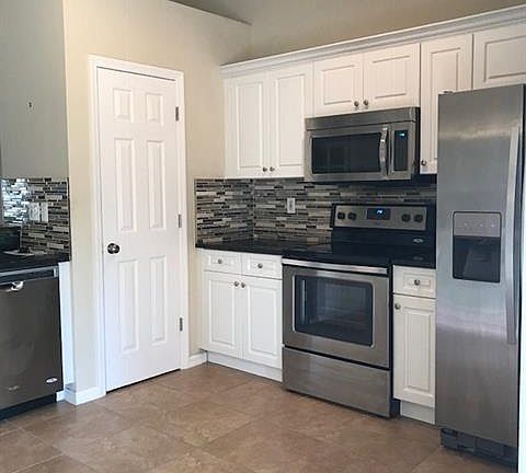 3rd image of 1008 SW 35th St