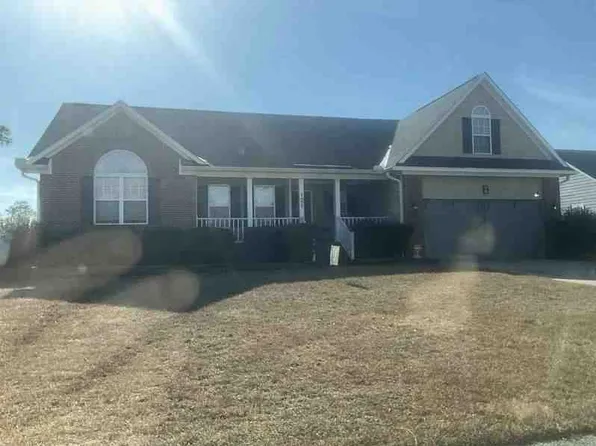 121 Blue Water Dr, Raeford, NC 28376