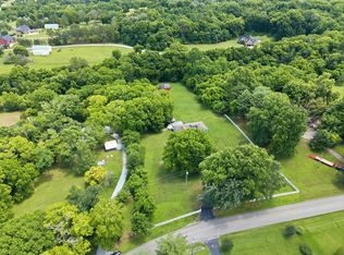 1061 Cliff White Rd, Columbia, TN 38401