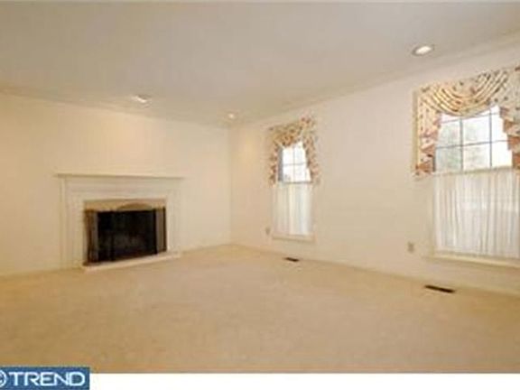 3rd image of 1106 Weatherstone Dr