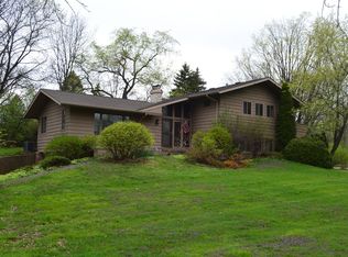 7241 Red Oak Dr, Crystal Lake, IL 60012