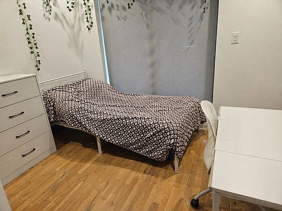 4th image of 568 Lafayette Ave #3B