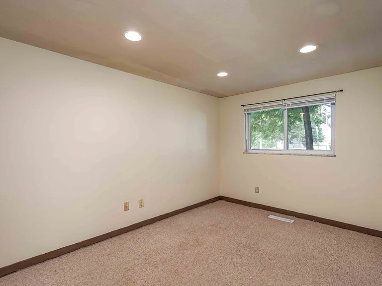 77 W Northwood Ave — Photo 16