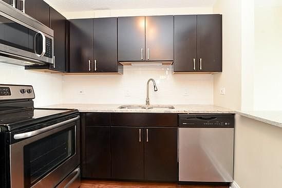 3rd image of 1212 N Lasalle St #707
