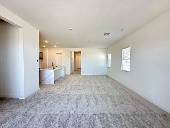 5th image of 536 Parkwind Ln