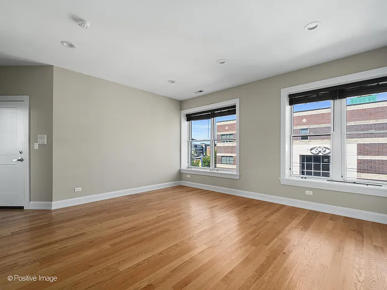 2329 W Chicago Ave — Photo 2